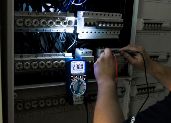 Multímetro Digital 6000 Counts TRMS, IP67, BT - Imagen 3